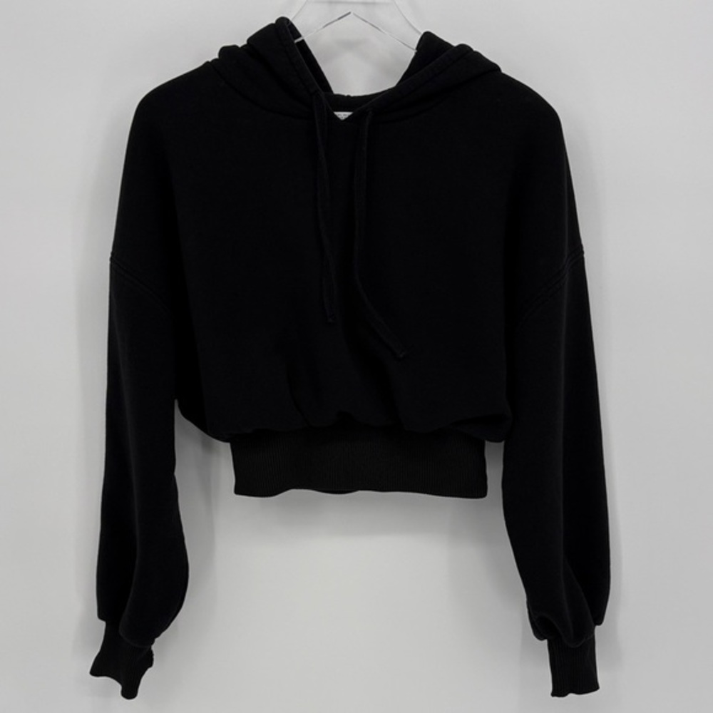 🧲 Zara bubble cropped Black Hoodie
